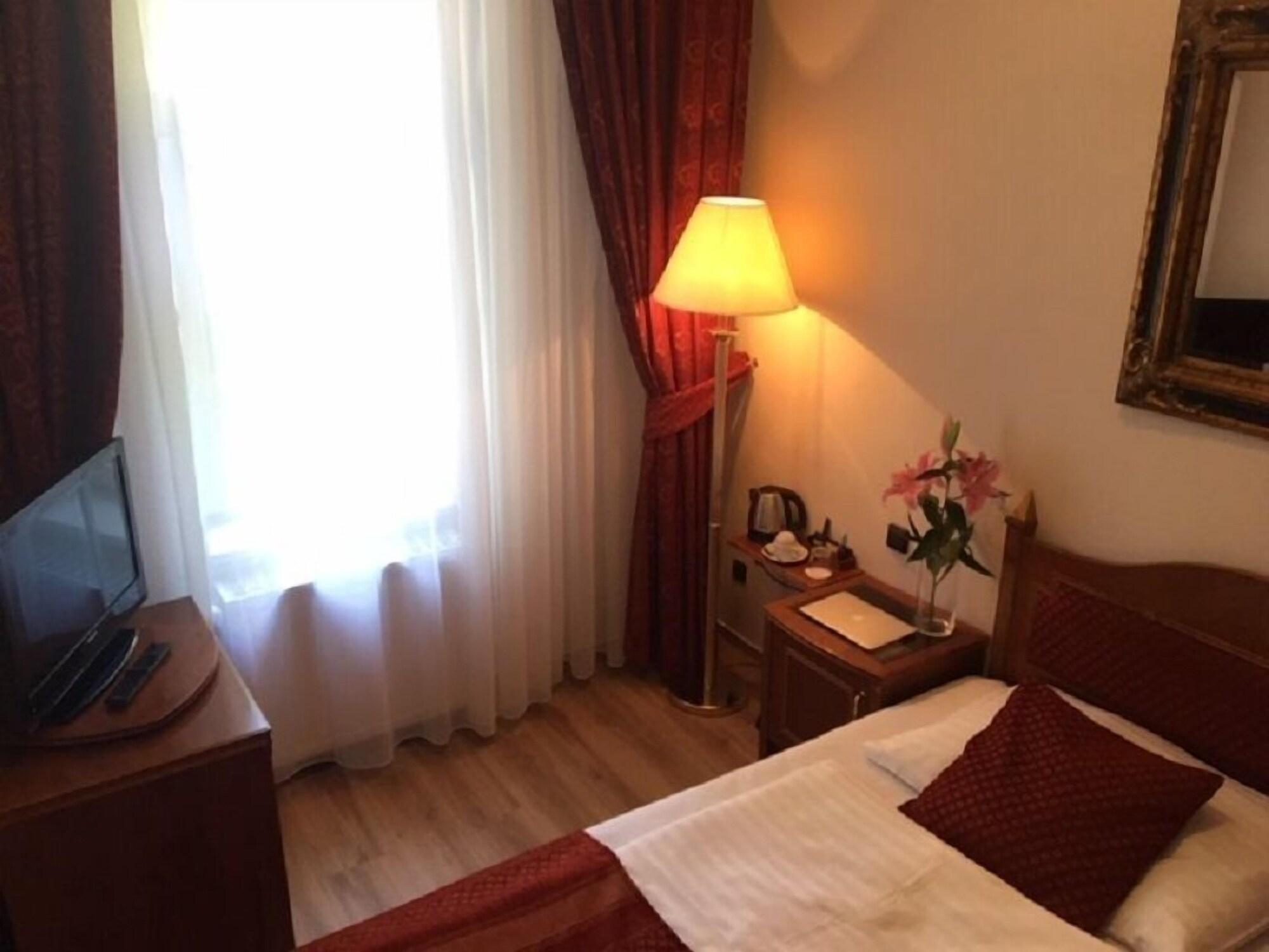 Ariston Hotell 4*