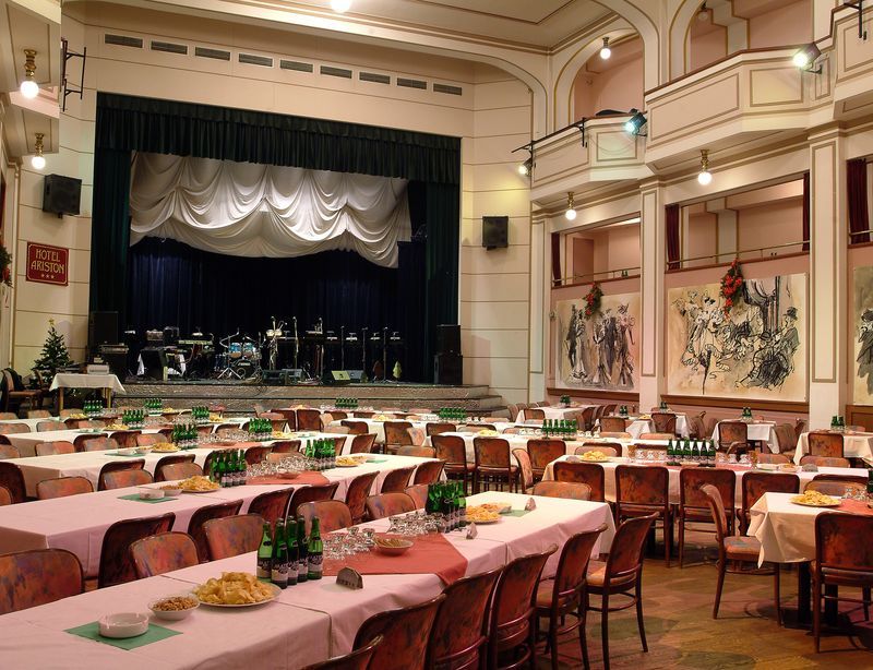 Ariston Hotell 4*