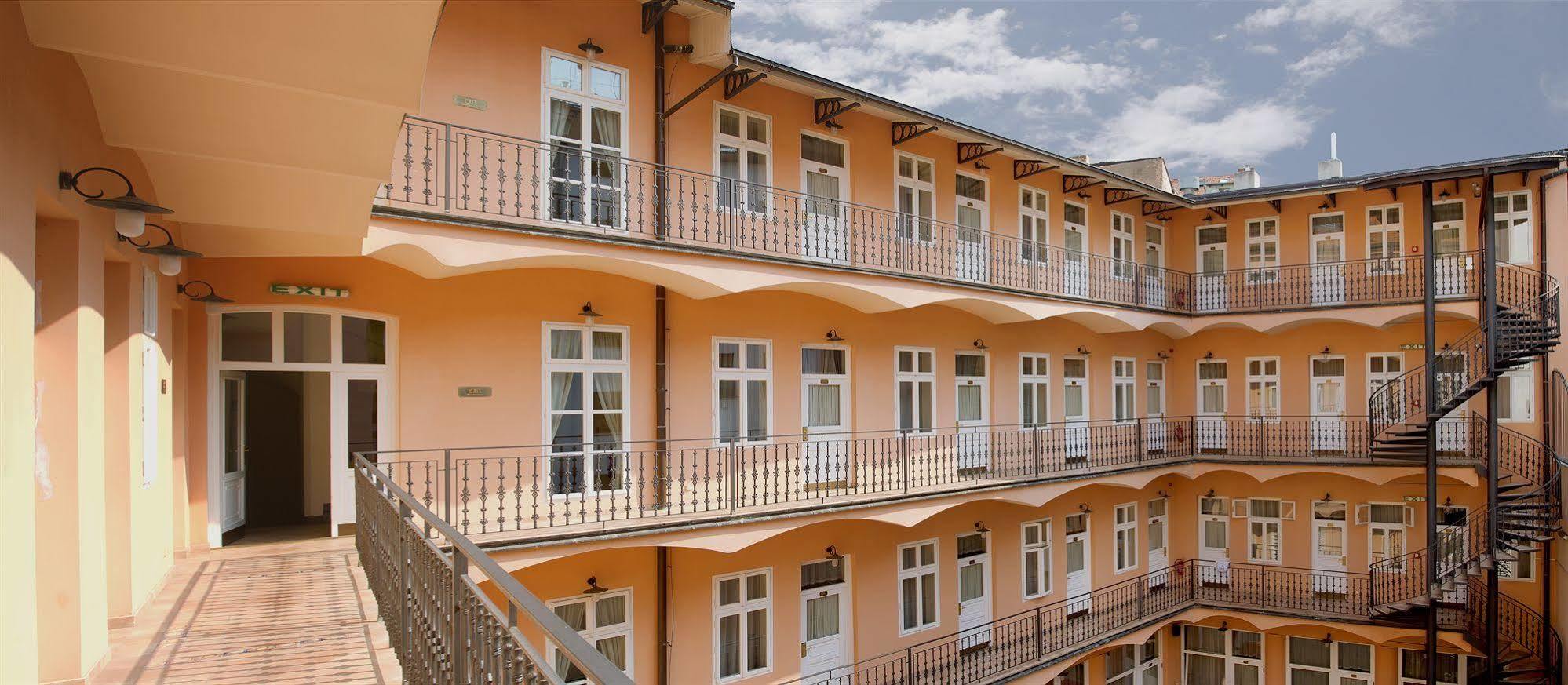 Ariston Hotell